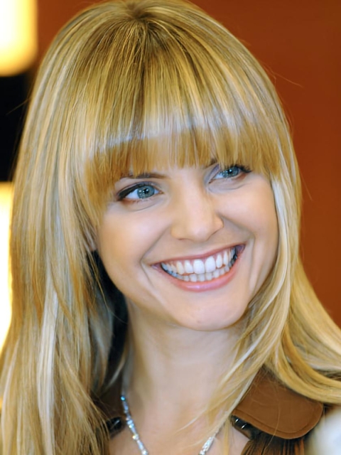 18''Blonde Straight With Bangs 100% Hand-Tied Monofilament Long Synthetic Nice Wigs For Cancer